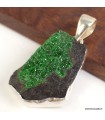 Pendentif Grenat Uvarovite sur roche-mère argent 925