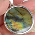 Gros pendentif Labradorite sculptée fleur - Bijoux en Labradorite
