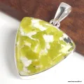Pendentif Lezardite Serpentine forme triangulaire - Bijoux en Lézardite Serpentine