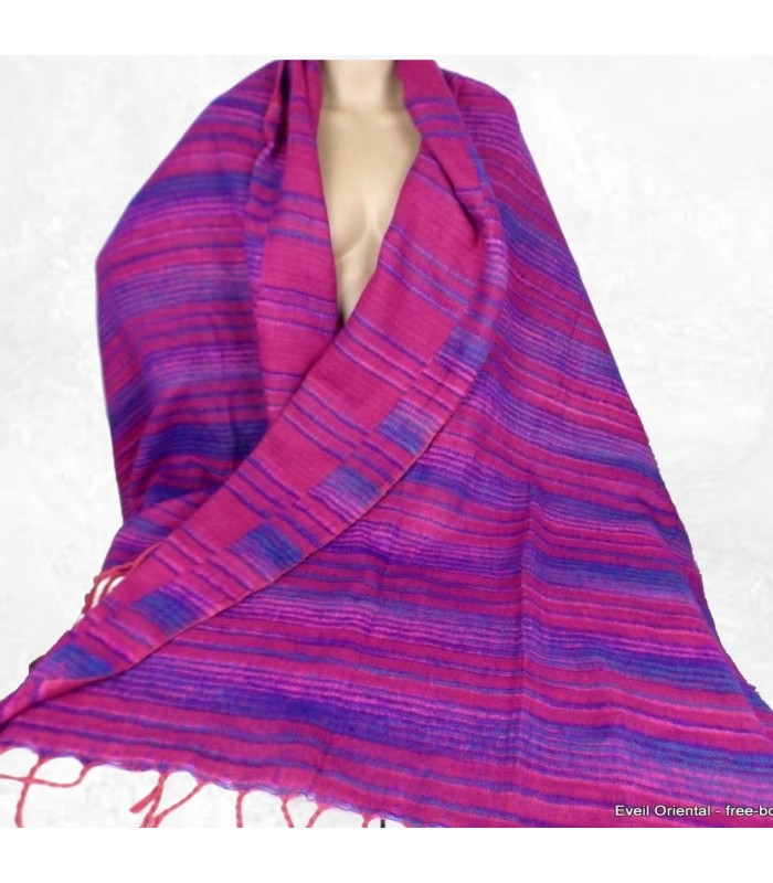 Châle doux et chaud, parfait pour la méditation ou comme plaid.