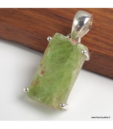 Pendentif Cyanite verte brute serti griffes argent 925, bijou certifié