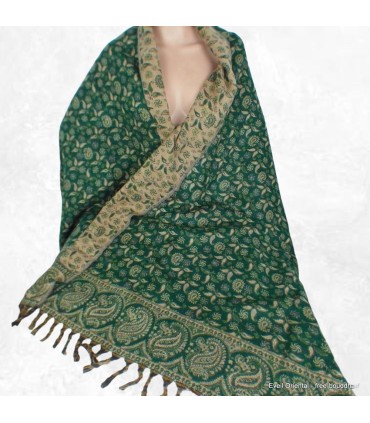 Châle népalais vert, laine chaude, usage polyvalent.
