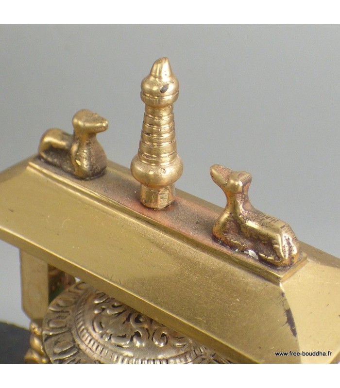 Moulin à prières en laiton et pierres naturelles.