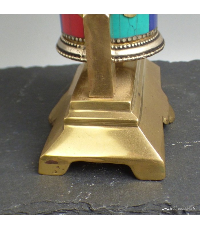 Moulin à prières en laiton et pierres naturelles.