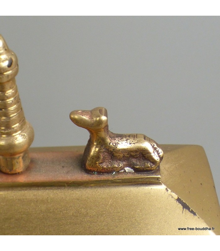 Moulin à prières en laiton et pierres naturelles.