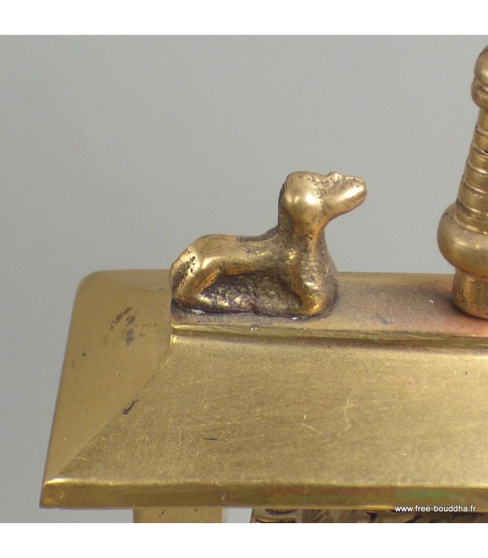 Moulin à prières en laiton et pierres naturelles.