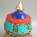 Moulin à prières bouddhistes pierres et mantra - Objets rituels bouddhistes