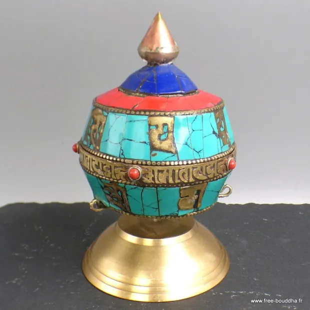Moulin à prières bouddhistes pierres et mantra - Objets rituels bouddhistes