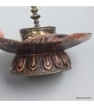 Brûleur d'encens tibétain en métal avec signes auspiceux.