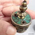 Brûleur d'encens orné des signes auspicieux cuivre pierres - Porte-encens tibétains