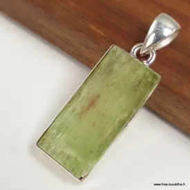 Pendentif en Cyanite verte brute serti clos - Bijoux en Cyanite