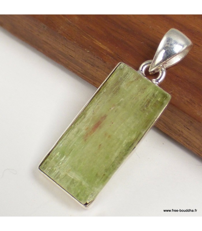 Pendentif cyanite verte brute pierre naturelle argent 925