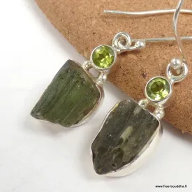 Boucles d'oreilles Moldavite brute et péridot - Boucles d'oreilles en pierres naturelles