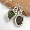 Boucles d'oreilles Moldavite brute et péridot - Boucles d'oreilles en pierres naturelles