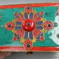 Grosse boîte à bijoux tibétaine sertie de pierres - Artisanat tibétain bouddhiste