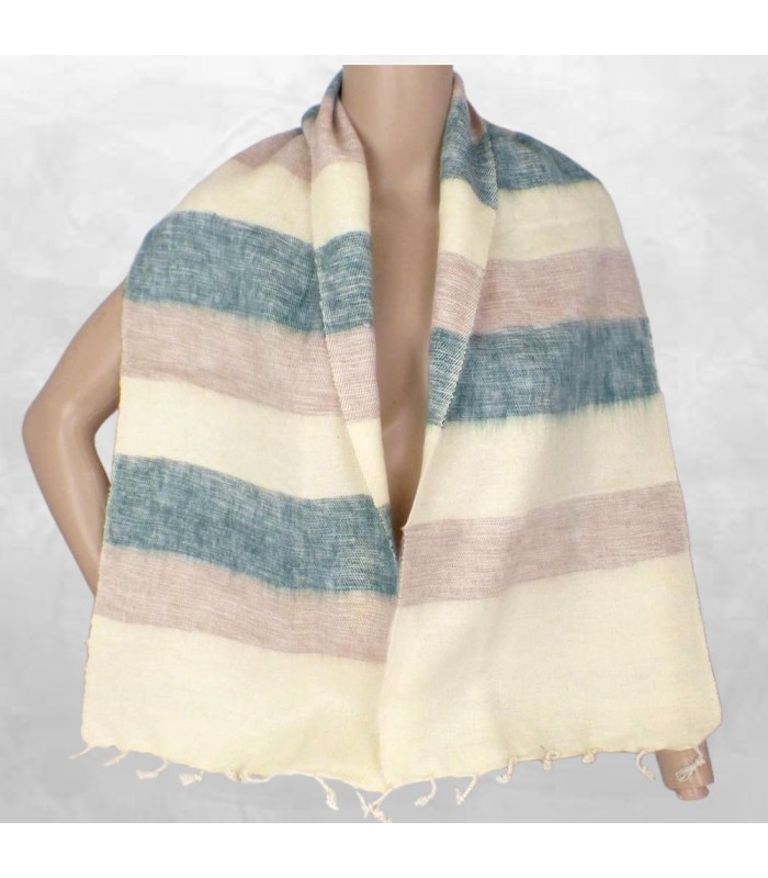 Écharpe en laine de yak rayée beige et verte, artisanale.