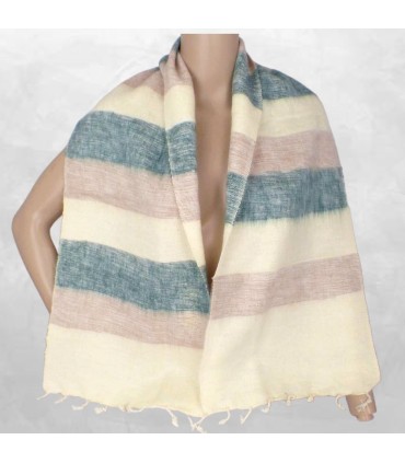 Écharpe en laine de yak rayée beige et verte, artisanale.