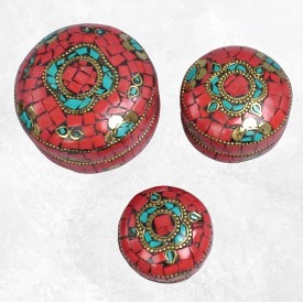 Boîte à bijoux artisanale du Népal – Métal et pierres rouges