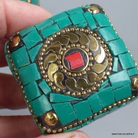 Boîte à bijoux artisanale du Népal – Métal et pierres vertes