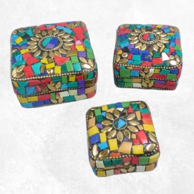 Boîte à bijoux artisanale du Népal – Métal et pierres multicolores
