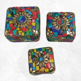 Boîte à bijoux artisanale du Népal – Métal et pierres multicolores