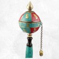 Moulin à prières tibétain en résine et turquoises.
