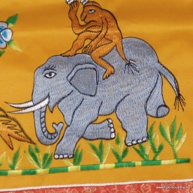 Tenture bouddhiste Quatre Amis Safran bleu en soie – Népal