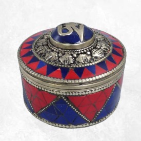 Boîte à bijoux bouddhiste Om lapis et corail – artisanat tibétain Népal