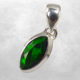 Pendentif Opale noire du Chili marquise facettée véritable argent 925