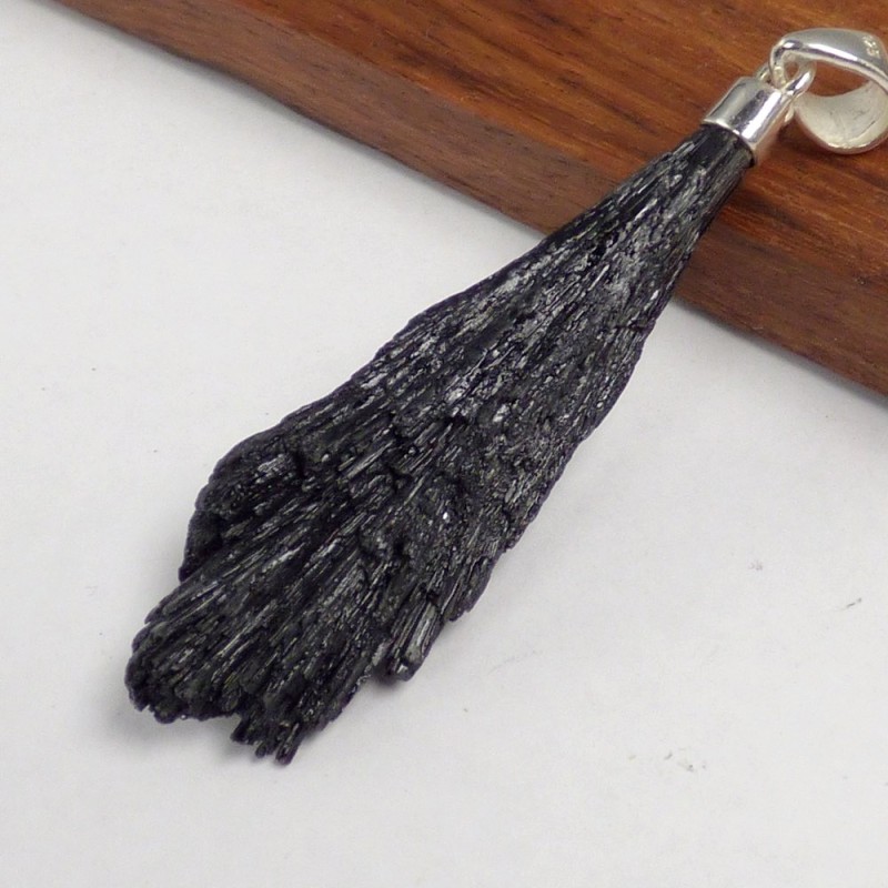 Pendentif Cyanite Noire brute naturelle Brésil argent 925 poinçonné