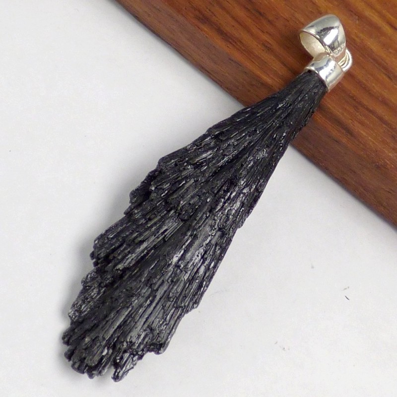 Pendentif en Cyanite Noire brute naturelle Brésil argent 925 poinçonné