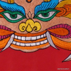 Tenture tibétaine Mahakala rouge en coton brodé 98 cm