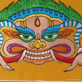 Tenture tibétaine Mahakala safran turquoise en coton brodé 98 cm