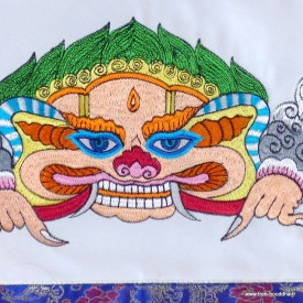 Tenture tibétaine Mahakala blanche en coton brodé 98 cm