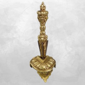 Phurba tibétain sur socle en laiton pour rituel bouddhiste - Objets rituels bouddhistes