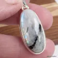Pendentif Pierre de Lune et Tourmaline forme allongée - Bijoux en Pierre de lune