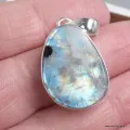 Pendentif Pierre de Lune et Tourmaline brut poli - Bijoux en Pierre de lune