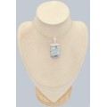 Gros pendentif en Scheelite bleue naturelle rectangulaire argent 925