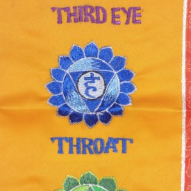 Tenture tibétaine 7 chakras safran rouge – Artisanat du Népal