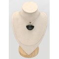Pendentif Nuummite Grade AAA semi‑rond & quartz fumé – Argent 925