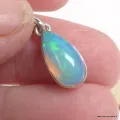 Pendentif goutte Opale welo éthiopienne multicolore - Bijoux en Opale Ethiopienne