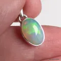 Pendentif ovale Opale welo éthiopienne multicolore - Bijoux en Opale Ethiopienne