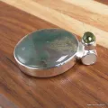 Pendentif rond en Agate mousse et Péridot cabochon - Bijoux en Agate Mousse