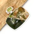 Pendentif Calcédoine Chrome et péridot cabochon - Bijoux en Calcédoine Chrome
