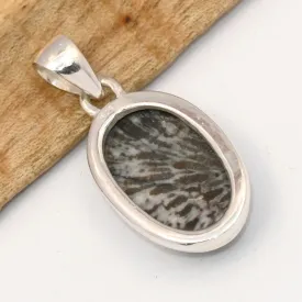 Petit Pendentif en corail Stingray fossile - argent 925 - Bijoux en Corail Noir