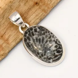 Petit Pendentif en corail Stingray fossile - argent 925 - Bijoux en Corail Noir