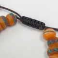 Bracelet porte-bonheur orange safran en os et pierres – 27 perles