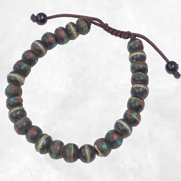 Bracelet porte-bonheur noir en os et pierres – 27 perles – Népal