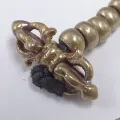 Compteurs de mala bouddhiste en laiton et cuir – dordjé et cloche
