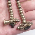 Compteurs de mala bouddhiste en laiton et cuir – dordjé et cloche